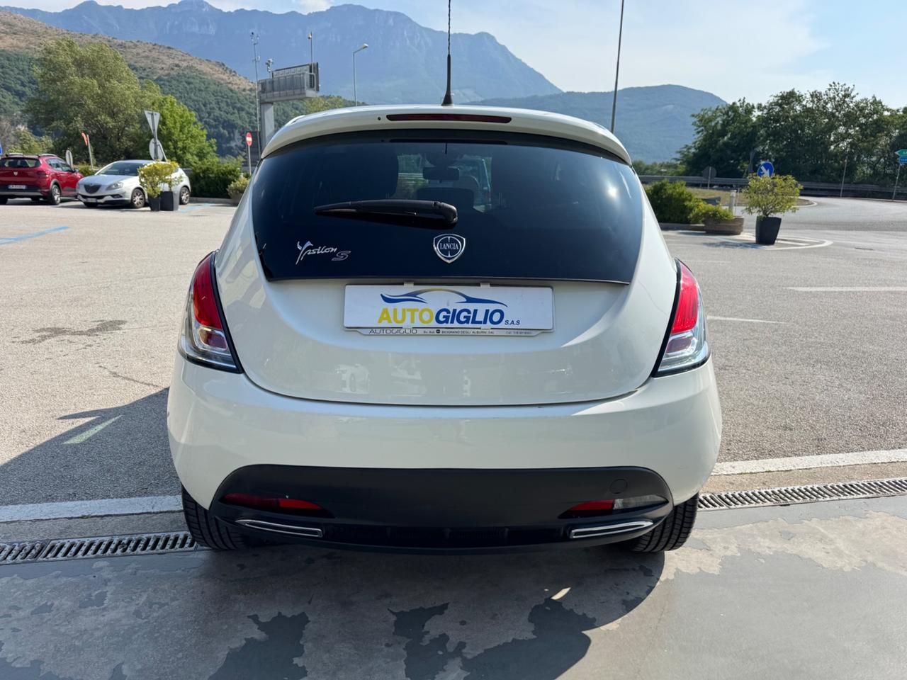 Lancia Ypsilon 1.3 MJT 16V 95 CV 5 porte S&S MOMO DESIGNE