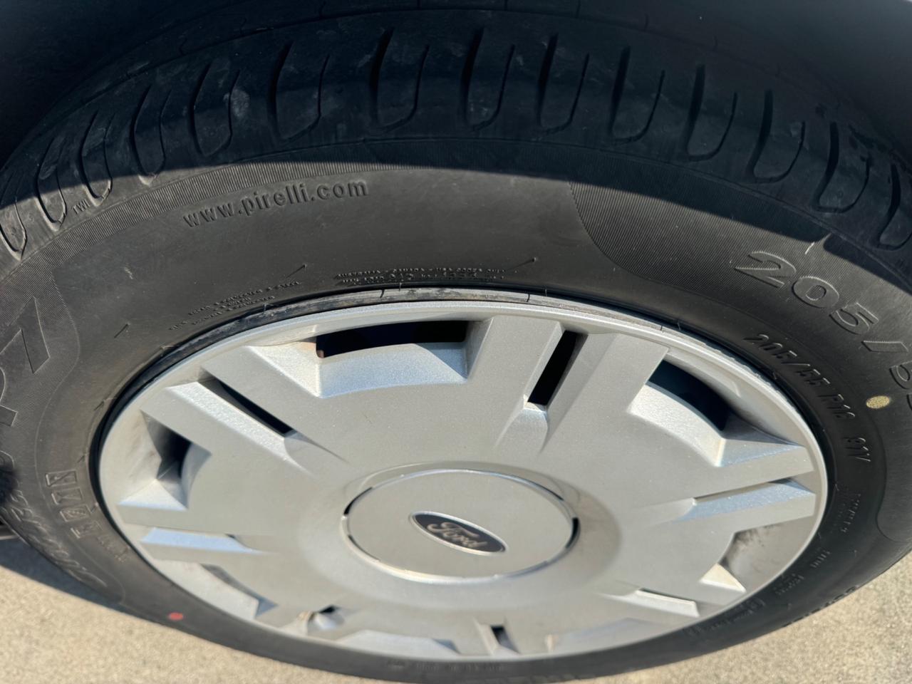 Ford Focus Focus+ 2.0 (145CV) 5p. Bz.- GPL berlina con gancio traino