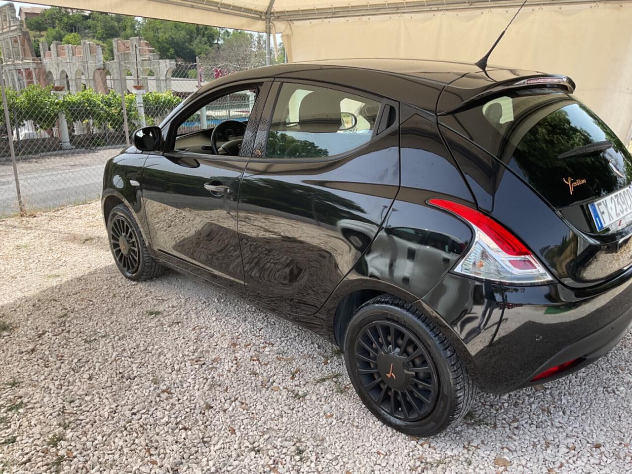 Lancia Ypsilon 1.2 69 CV 5 porte GPL Ecochic Elefantino Blu