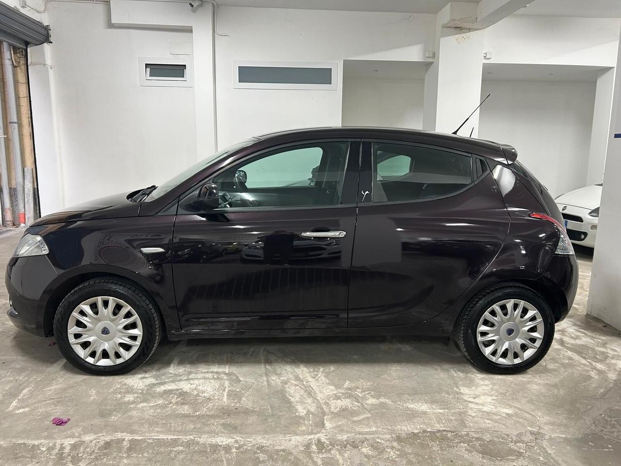 Lancia Ypsilon 1.2 69 CV 5 porte Gold
