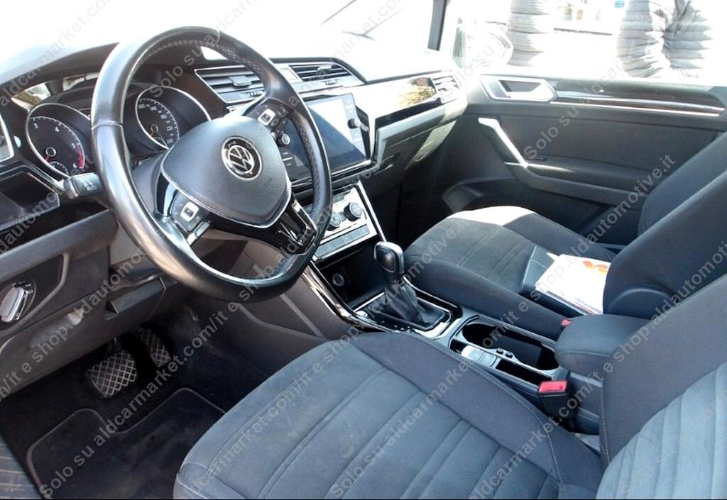 Volkswagen Touran 2.0 TDI 150 CV SCR DSG Executive BlueMotion Tech.7p Nav PDC UNIPRO IVA DEDUC.