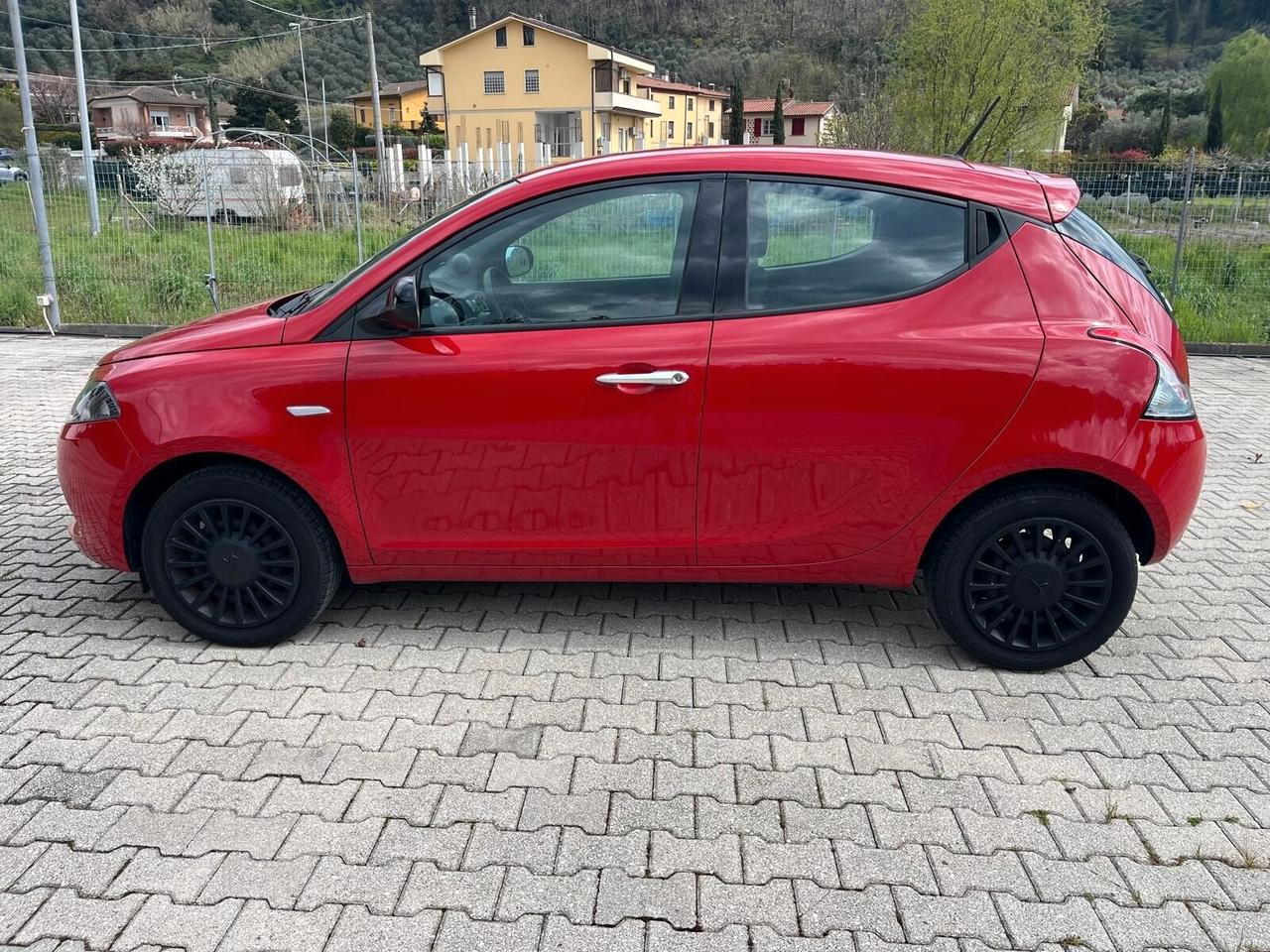 Lancia Ypsilon 1.0 FireFly 5 porte S&S Hybrid Ecochic Silver