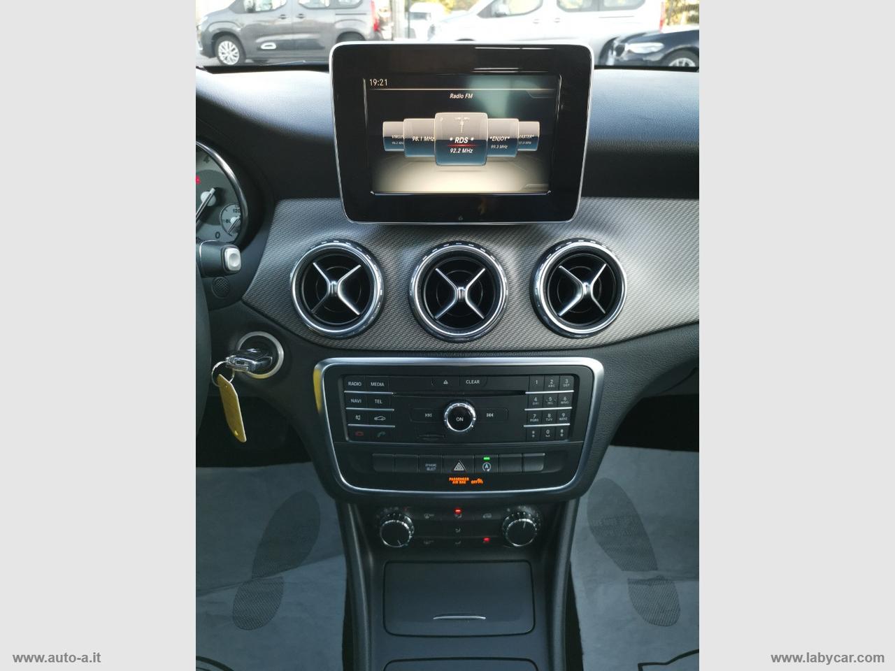 MERCEDES-BENZ GLA 180 d Automatic Sport