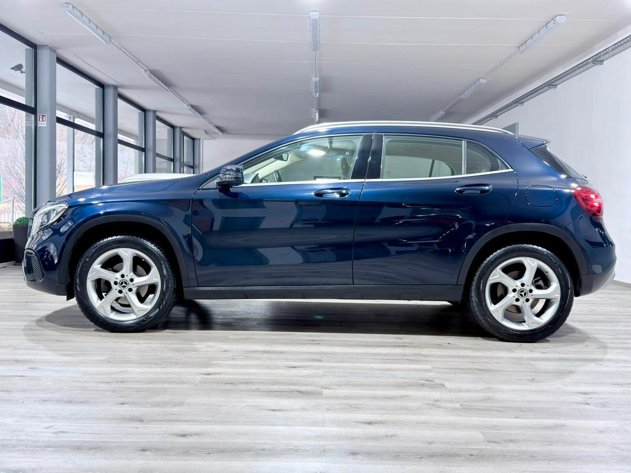 MERCEDES GLA 180d PREMIUM MANUALE 2017