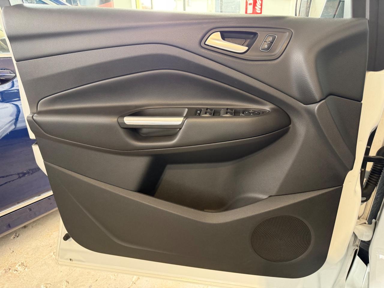 Ford Kuga 1.5 TDCI 120 CV S&S 2WD Powershift ST-Line