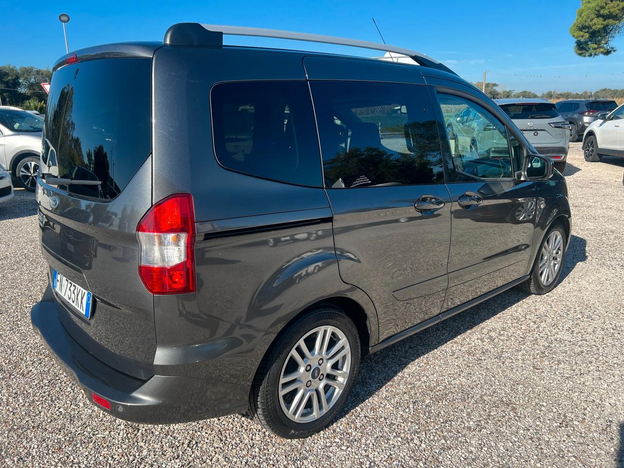 Ford Tourneo Courier Tourneo Courier 1.5 TDCI 75 CV Titanium