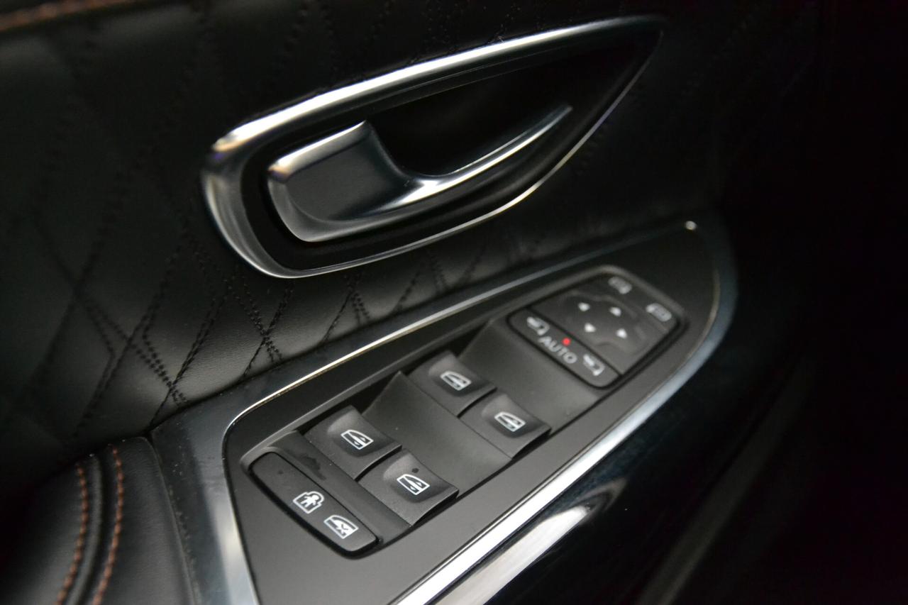 Renault Espace 2.0 dCi 190CV EDC INITIALE PARIS 4CONTROL 7 POSTI