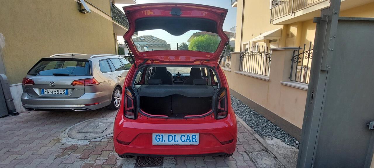 VOLKSWAGEN UP BENZINA/METANO DI SERIE TELEFONO LEGA PELLE SENSORI IMPECCABILE