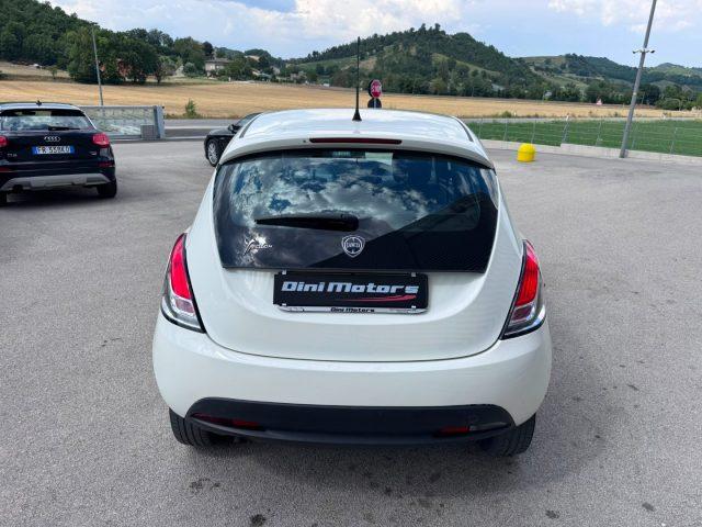 LANCIA Ypsilon 0.9 TwinAir 85 CV 5 porte Metano Ecochic Silver