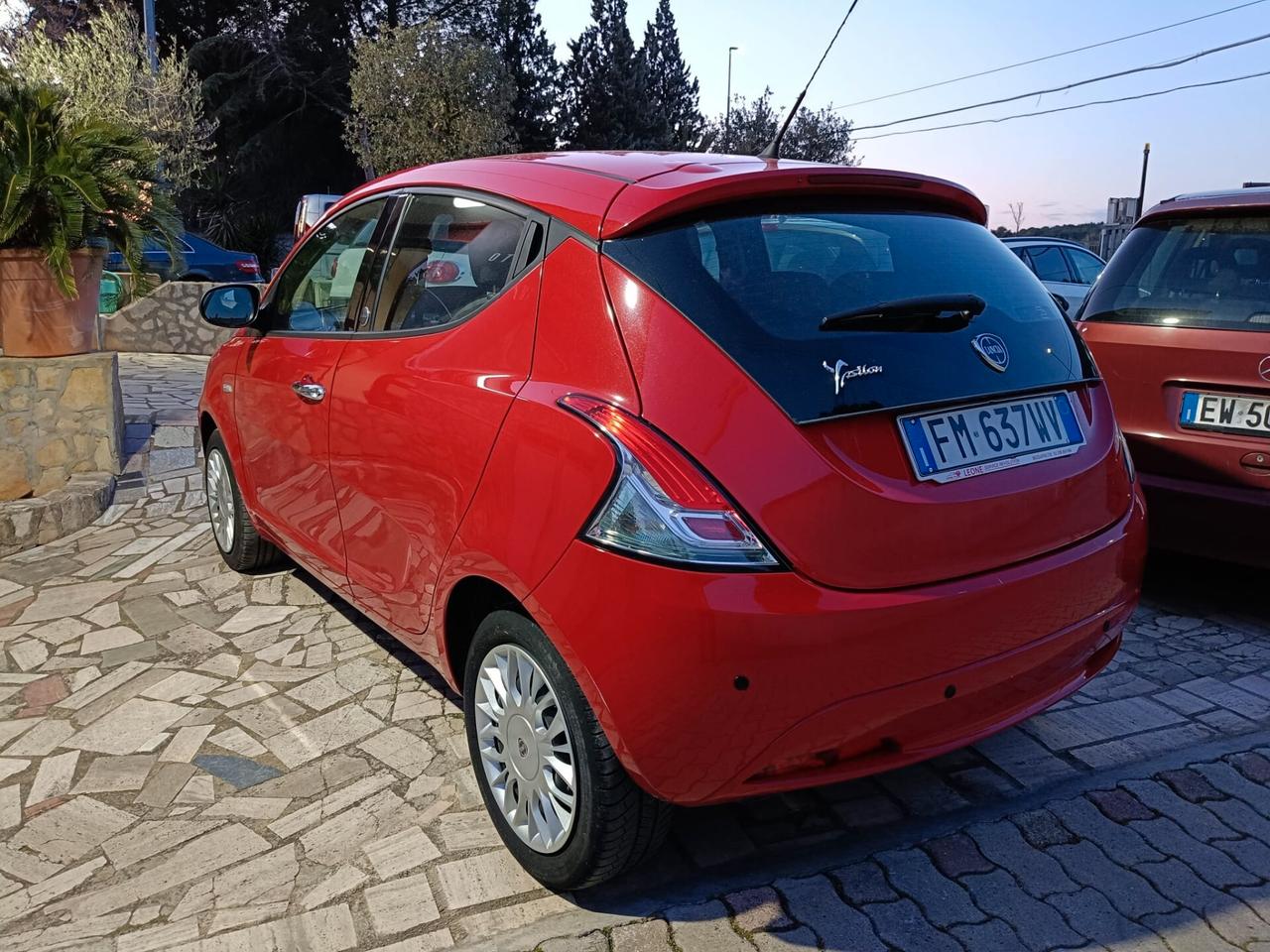 Lancia Ypsilon 1.2 69 CV 5 porte GPL Ecochic Silver