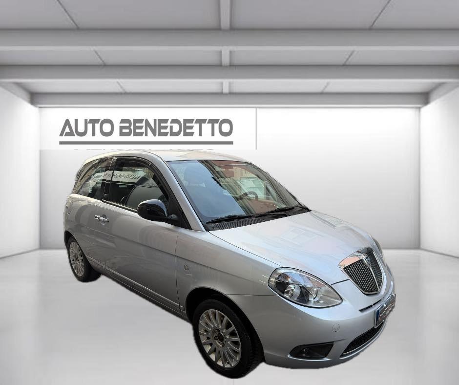 Lancia Ypsilon 1.2 69 CV Silver 10.2012