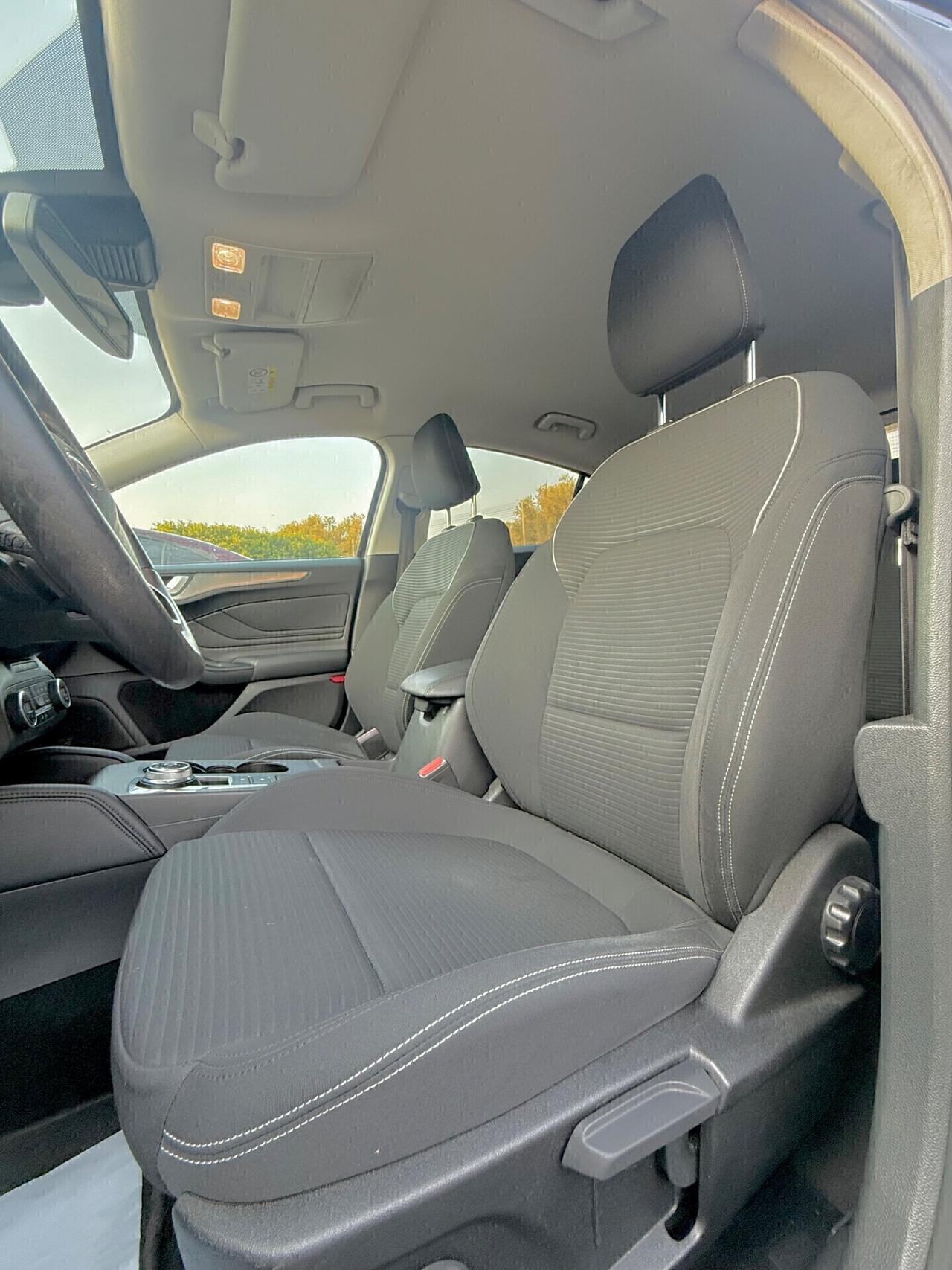 Ford Focus 1.5 TDCi 120 CV Titanium,LED diurni,Navi,Paddle,retrocamera,ecc.