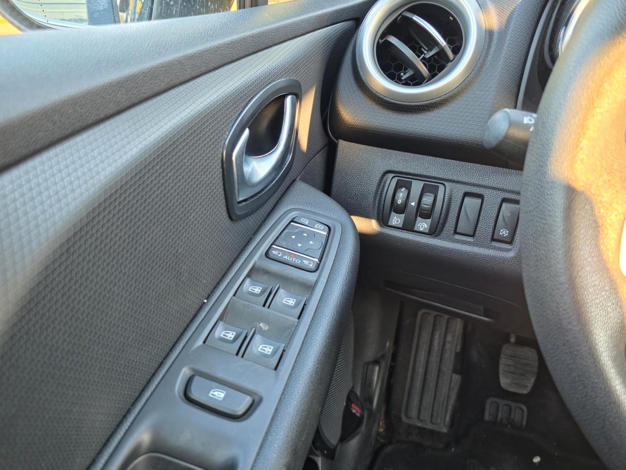 Renault Clio dCi 8V 75 CV 5 porte Duel2 CV-75 E6 Manuale NEO 2019