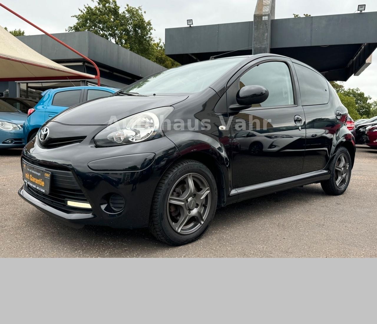 Toyota Aygo 1.0 -i 5 porte Lounge Connect - NEOPATENTATI -