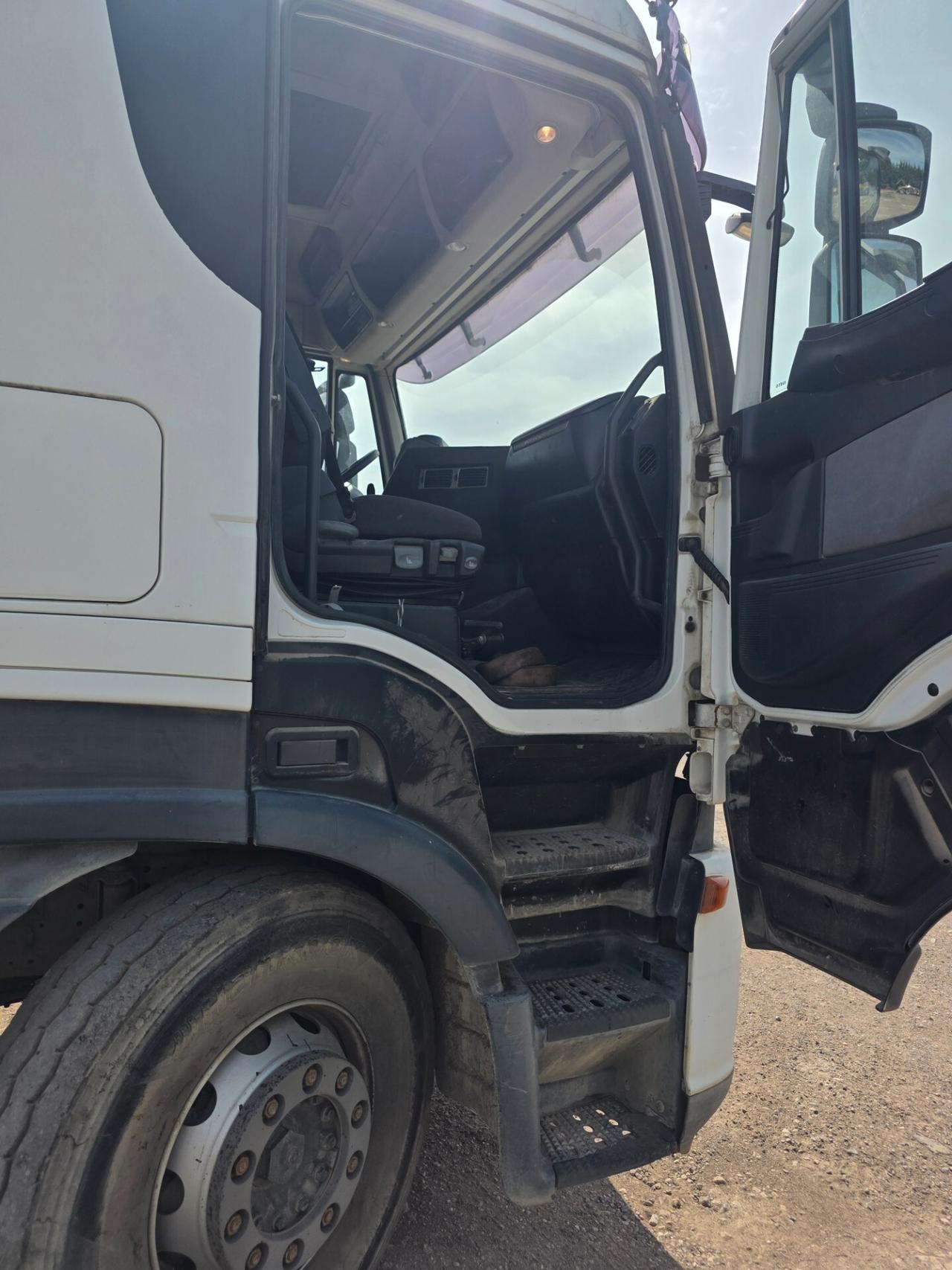 IVECO Stralis AS440S50T/P – 500 CV – Cambio manuale – solo circa 375.000 km