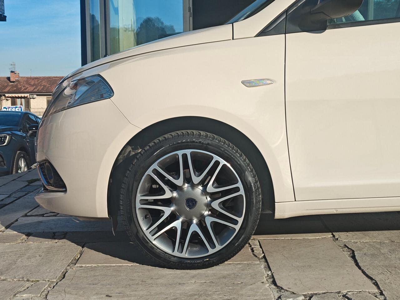 LANCIA YPSILON 1.2 69 CV 5P. PLATINUM