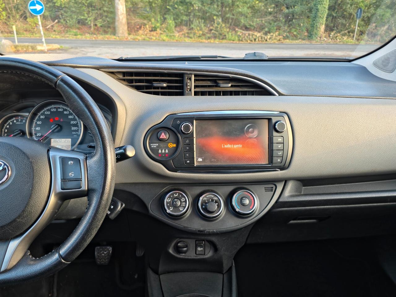 Toyota Yaris 1.0 5 porte Lounge CV-69 E6 Manuale NEO 2015