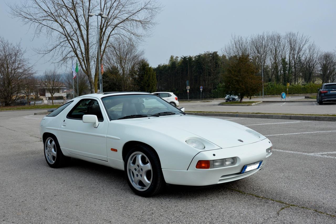 Porsche 928 S4