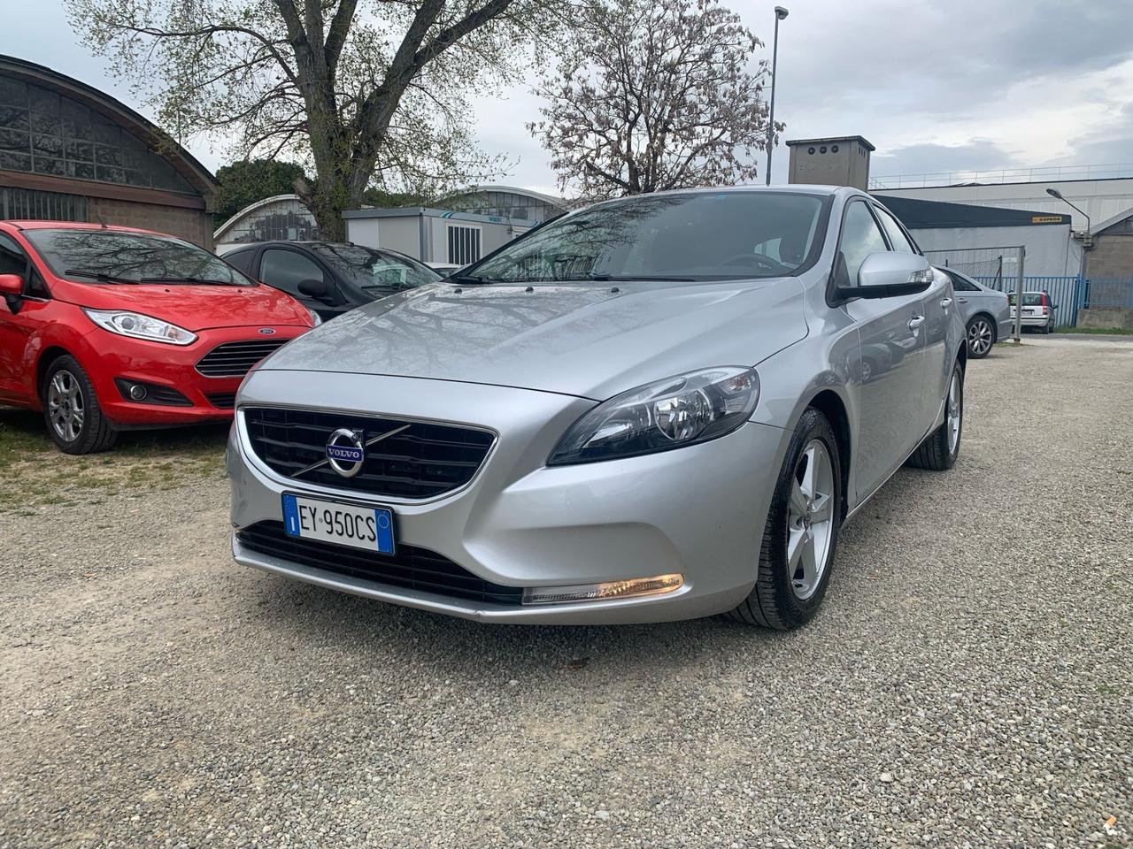 Volvo V40 D2 1.6 Summum 2015 233.000 KM