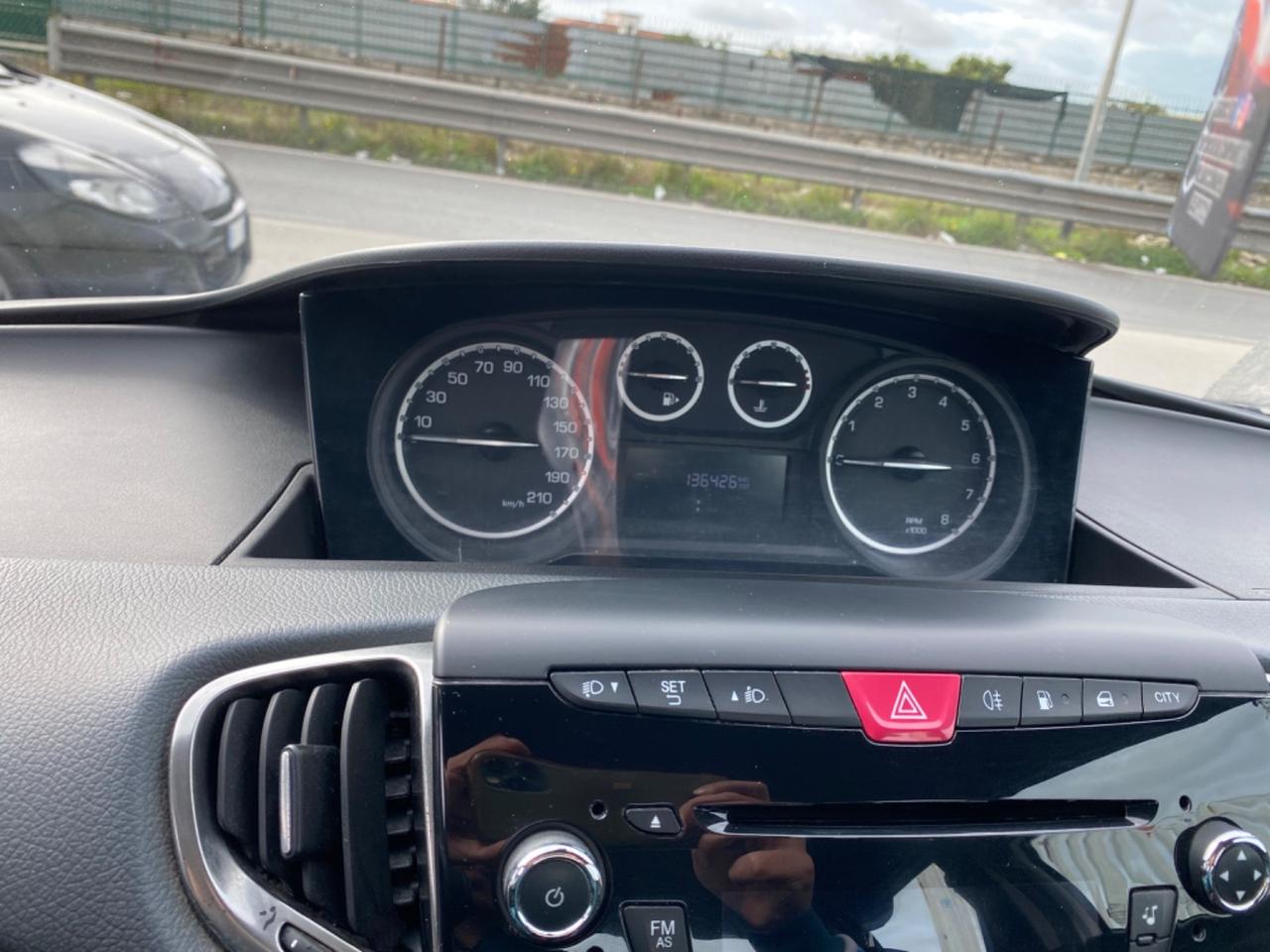 Lancia Ypsilon 0.9 TwinAir 85 CV 5 porte Metano Ecochic Silver