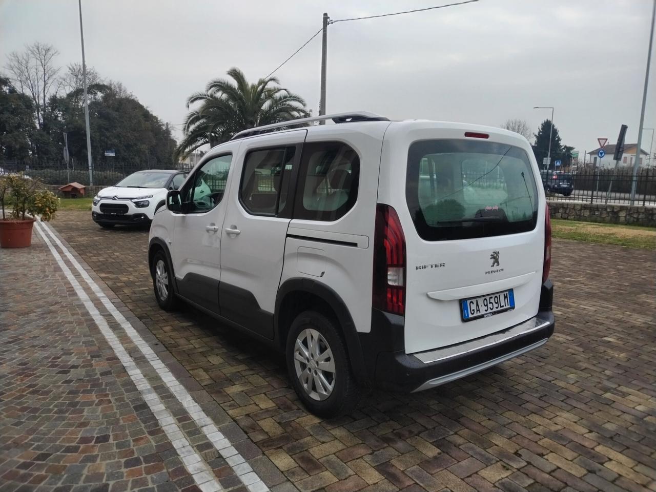 Peugeot Rifter 130cv. full.
