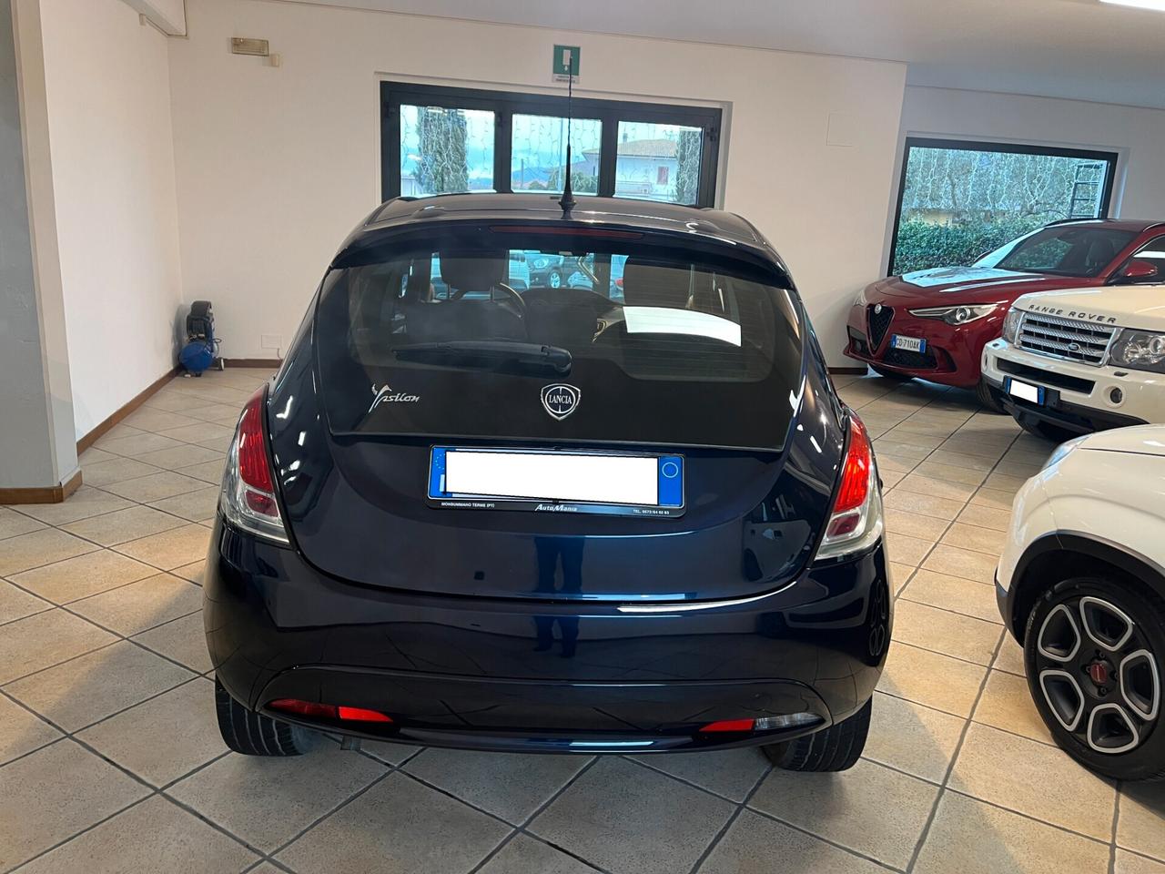 Lancia Ypsilon 1.2 69 CV 5 porte Silver 5 POSTI