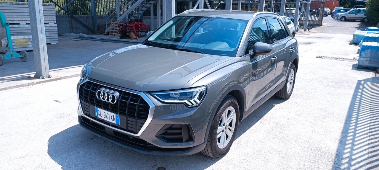 Audi Q3 35 TDI S tronic Business