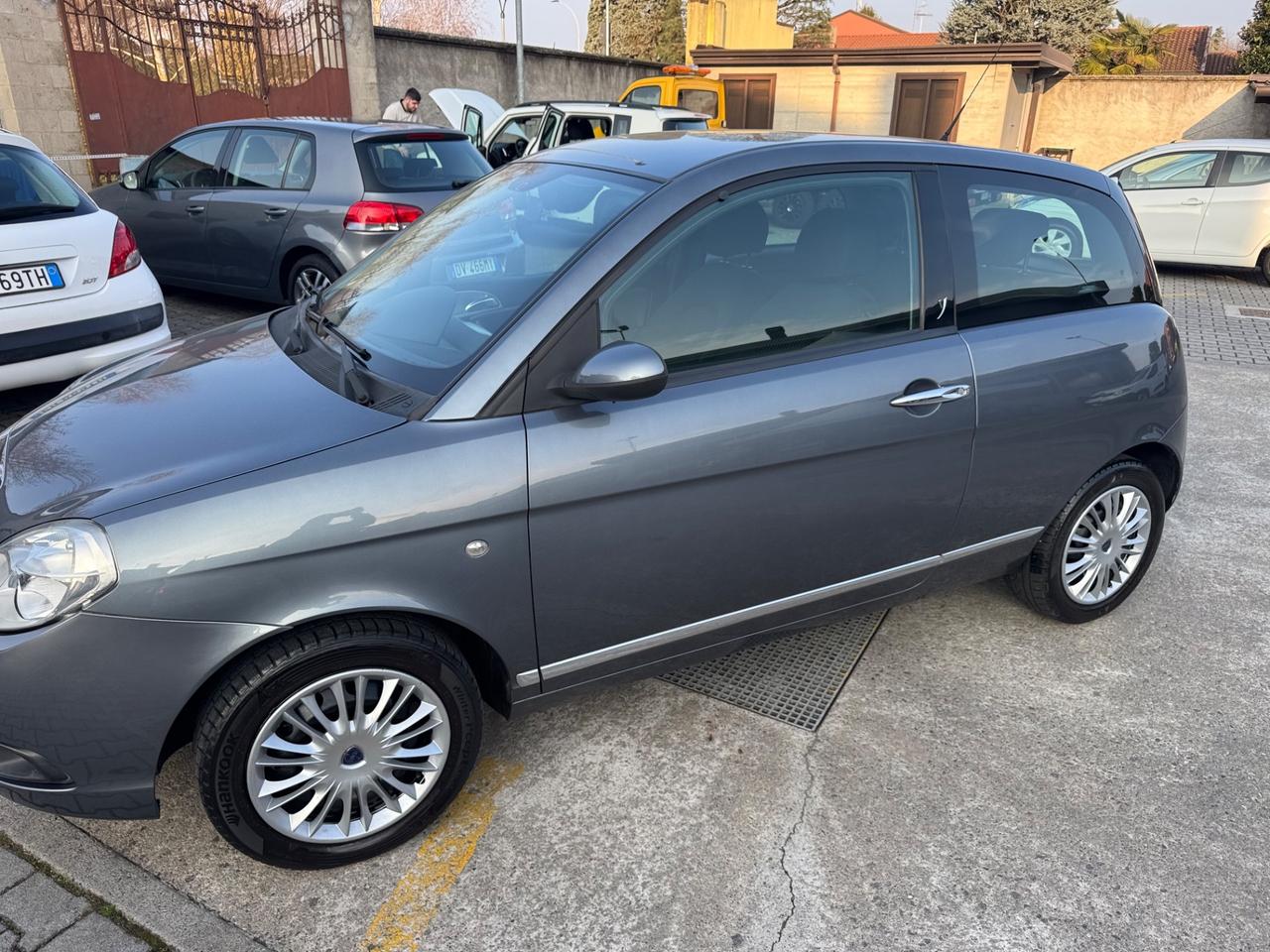 Lancia Ypsilon 1.2 benzina neopatentati