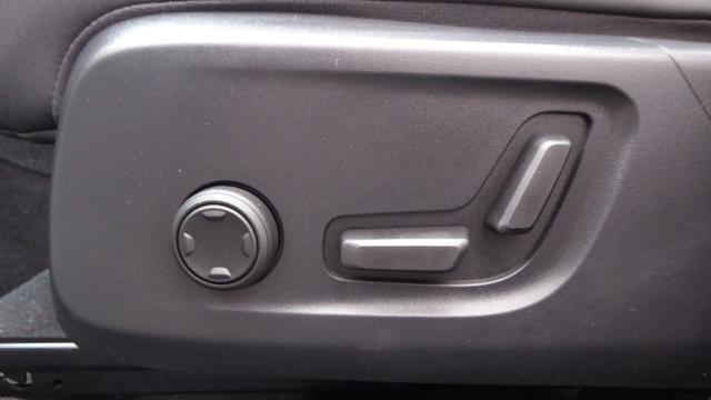 VOLVO XC40 B3 automatico Plus Dark