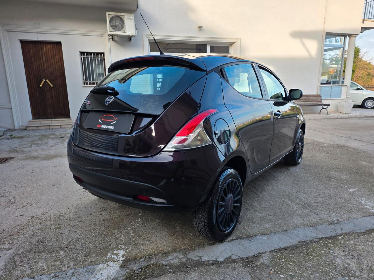 Lancia Ypsilon 0.9 TwinAir 85 CV 5 porte Metano Ecochic Elefantino