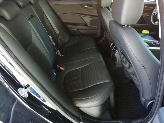 JAGUAR XE 2.0 D Turbo 180 CV AWD aut. R-Sport