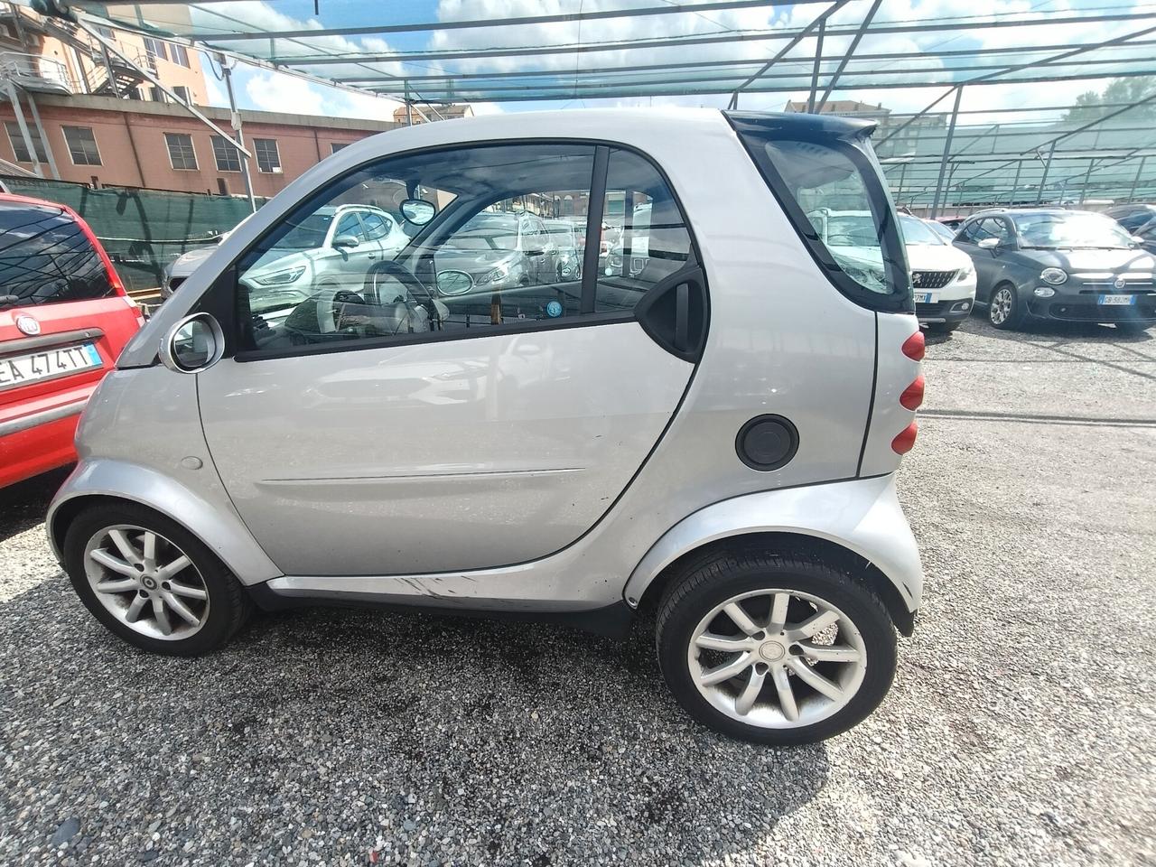 Smart 700 city-coupé pure (45 kW)