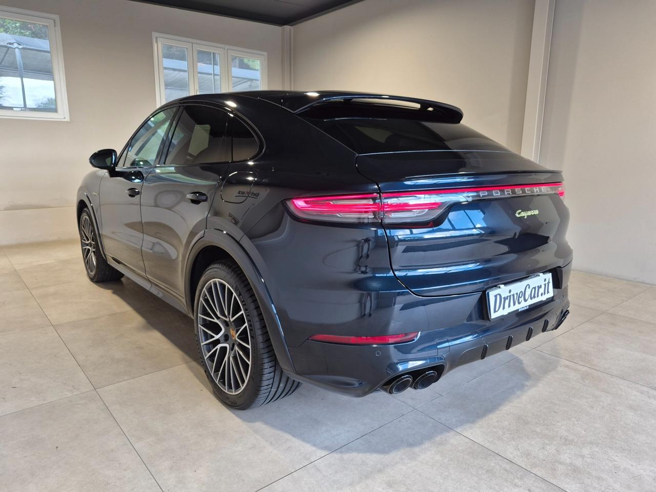 Porsche Cayenne COUPE' 3.0 E-HYBRID TIPTRONIC 462CV 5PORTE C.21 PINZE VERDI SOSP.ADATTIVE SED.ELETTRICI VENTILATI 18 VIE BOSE SCARICHI SPORT
