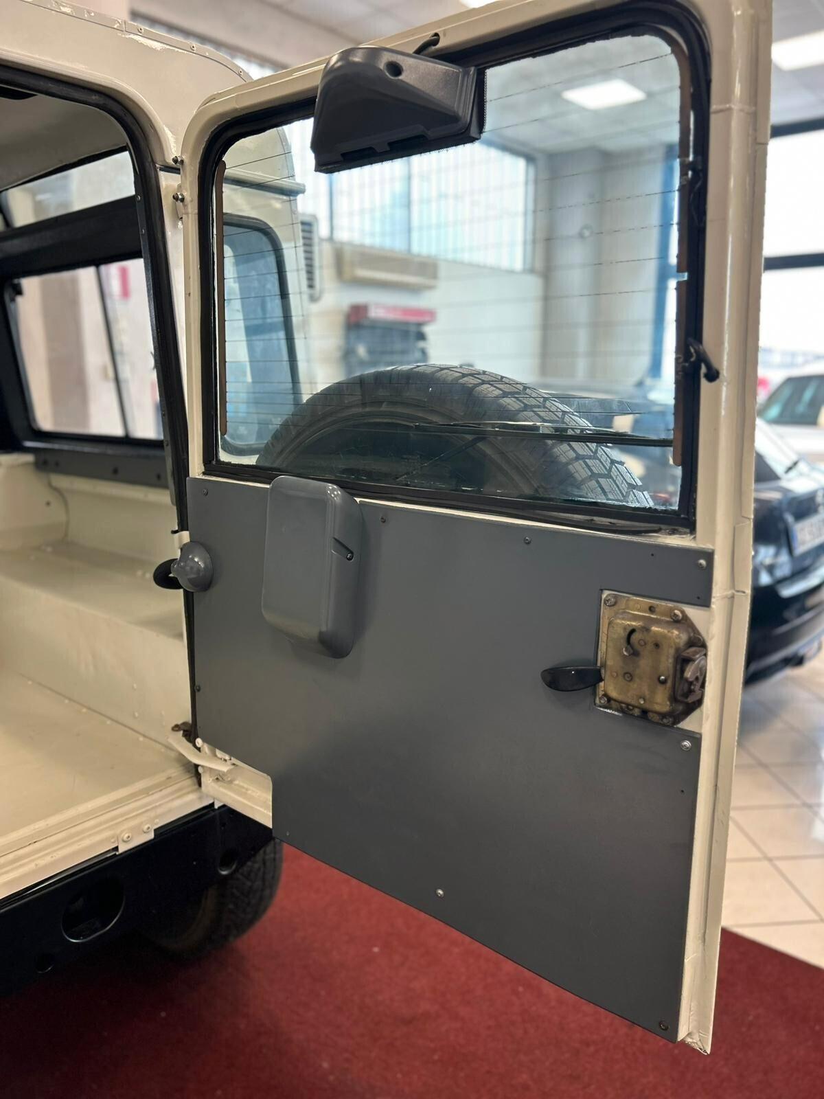 Land Rover Defender 90 2.5 Td5