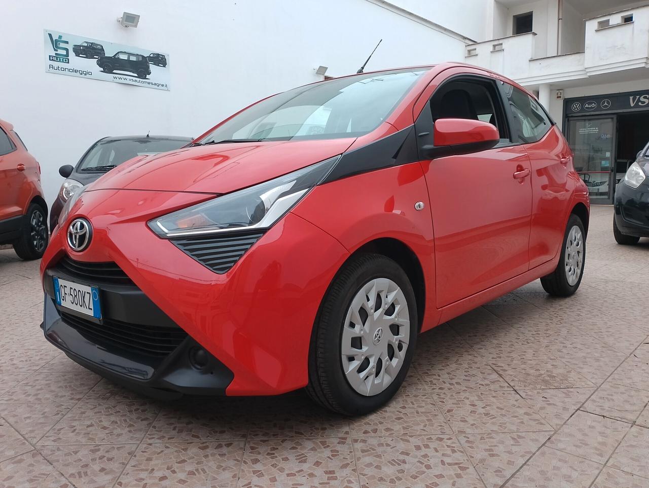 Toyota Aygo Connect 1.0 VVT-i 72 CV 5 porte x-clusiv