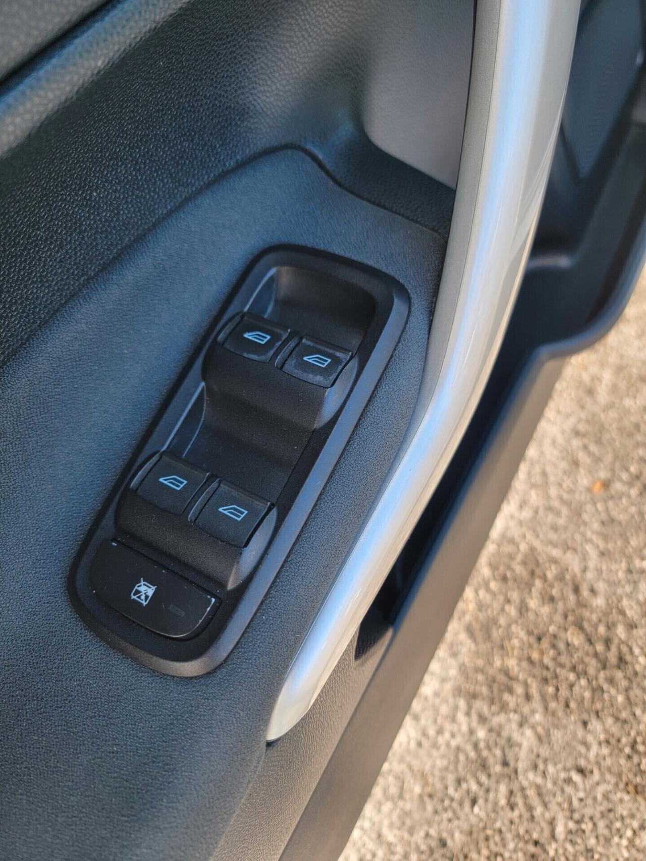 Ford Fiesta 1.4 Bz.- GPL Titanium DISTRIBUZIONE NUOVA