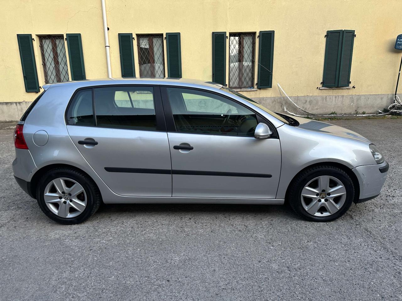 Volkswagen Golf 1.6 16V FSI 5p. Sportline