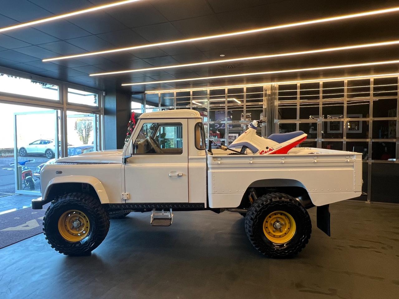 Land Rover Defender 110 2.4 TD4 High Capacity Pick Up E "The world's style"