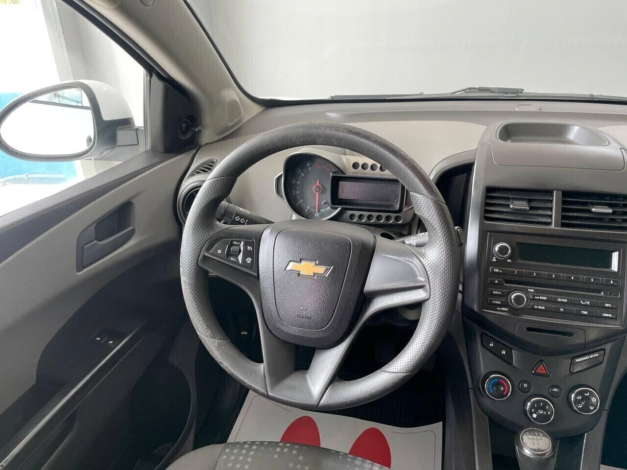 Chevrolet Aveo 1.2 - Clima & Cruise Control