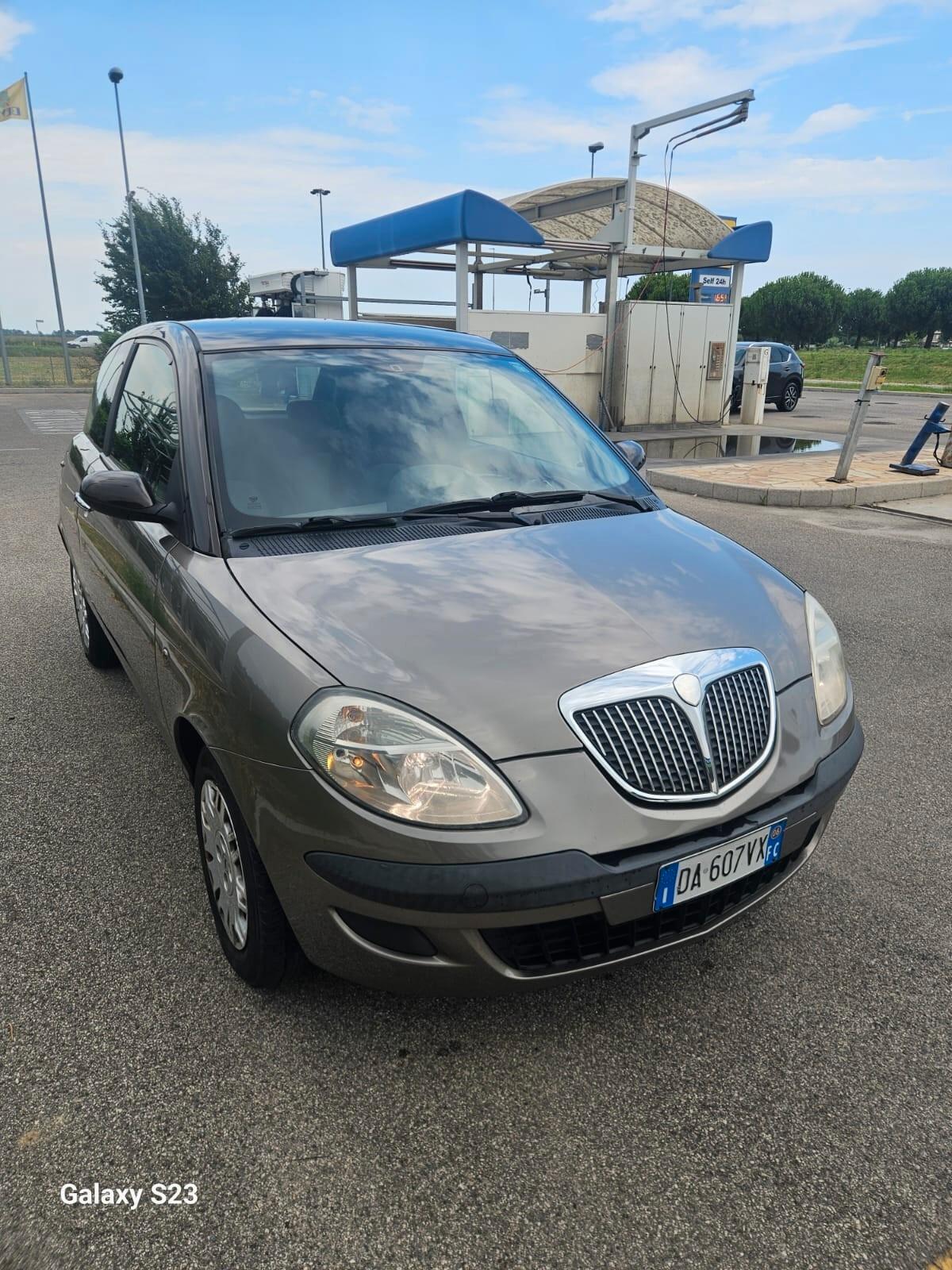 Lancia Ypsilon 1.2 16V Oro