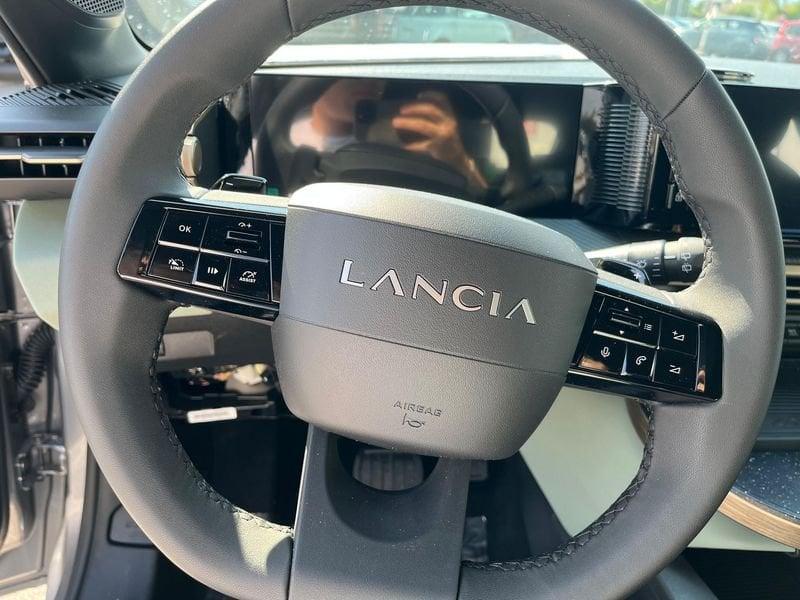 Lancia Ypsilon Hybrid e-DCT