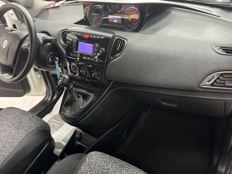 Lancia Ypsilon 1.0 FireFly 70cv S&S Hybrid SILVER PLUS