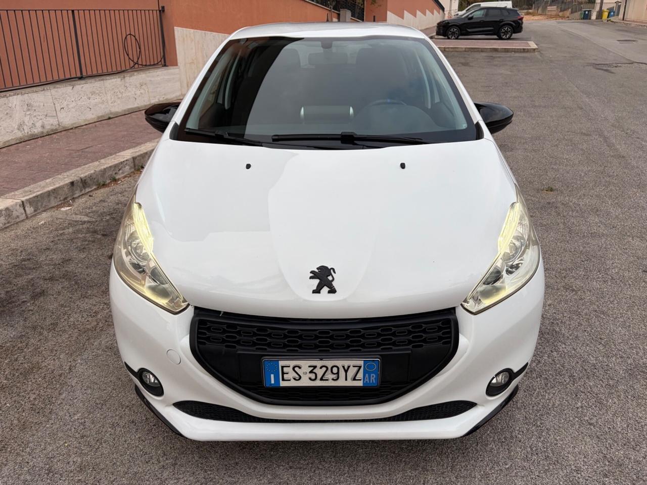 Peugeot 208 1.4 HDi 68 CV strafull