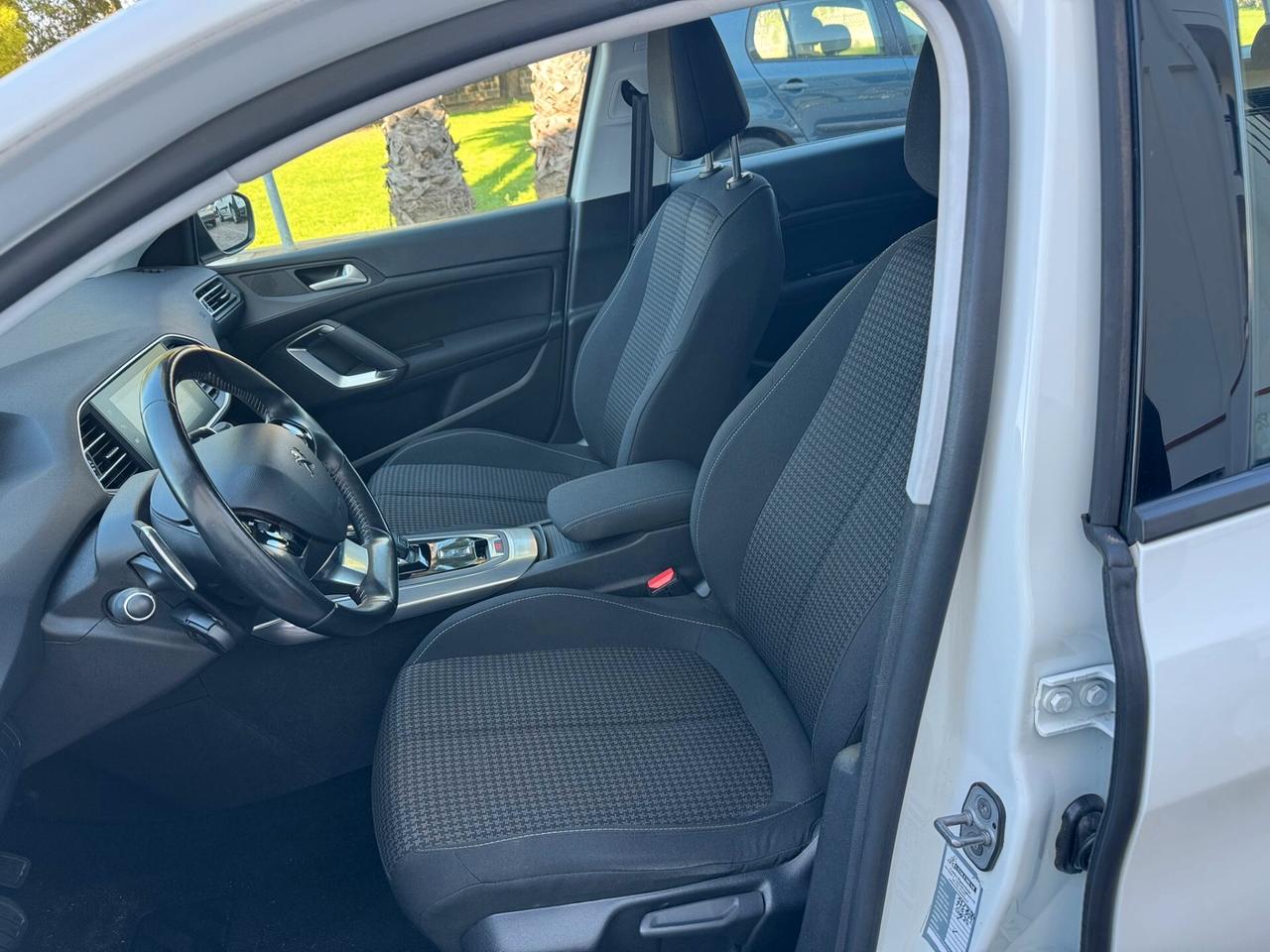 Peugeot 308 HDi AZIENDALE Cambio Automatico