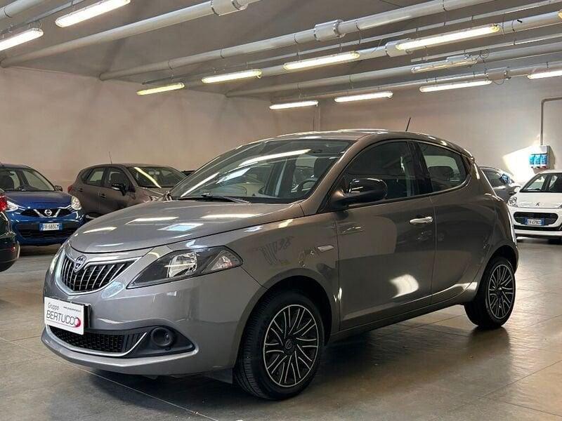 Lancia Ypsilon 1.0 FireFly 5 porte S&S Hybrid Silver