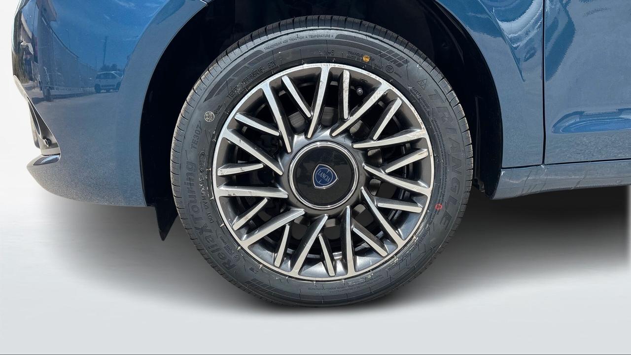 Lancia Ypsilon 1.0 FireFly 5 porte S&S Hybrid Silver