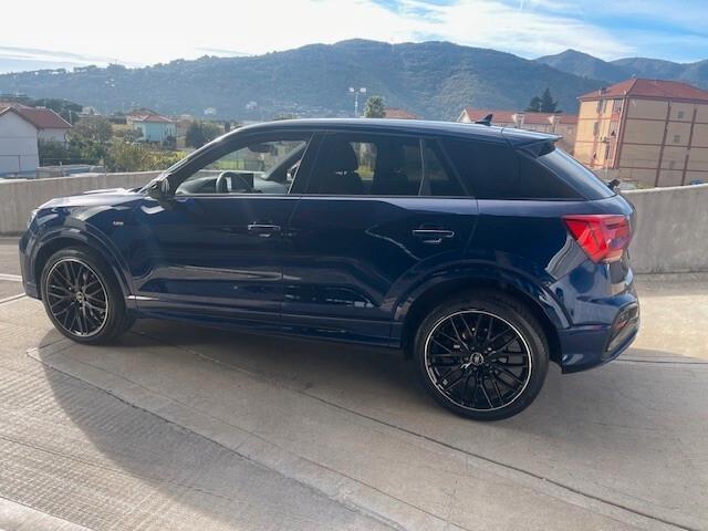 Audi Q2 35 TFSI S tronic Identity Black