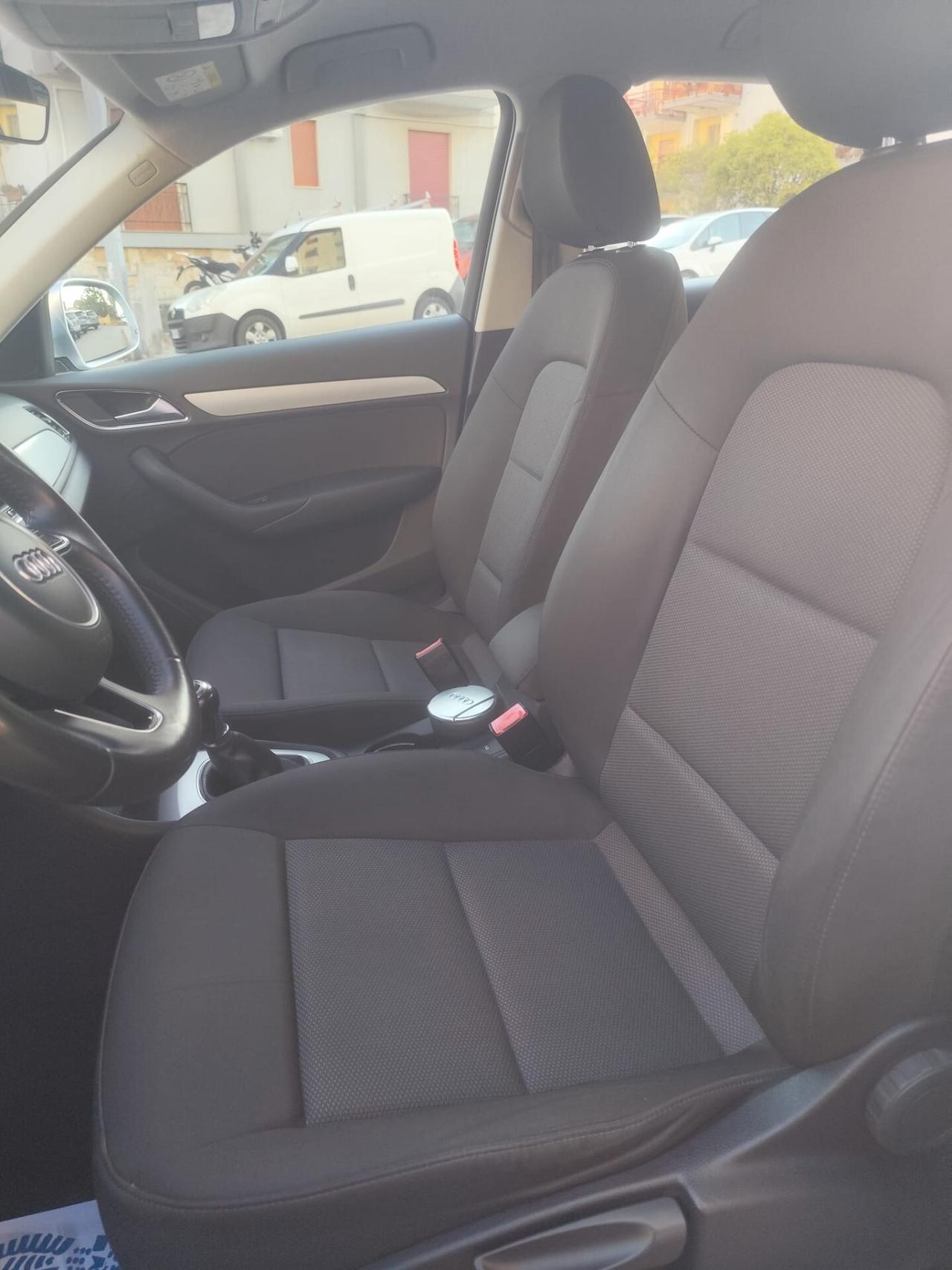 Audi Q3 2.0 TDI Design * Navi * Full Led * Garantita 12 Mesi