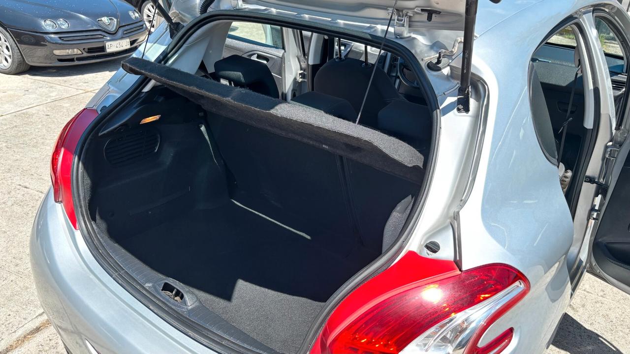 Peugeot 208 1.4 HDi 68 CV 5 porte Allure