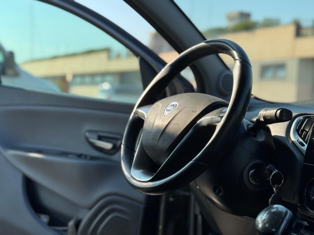 Lancia Ypsilon 1.2 NEO PATENTATI 2013 1 PRO 12 MESI DI GARANZIA